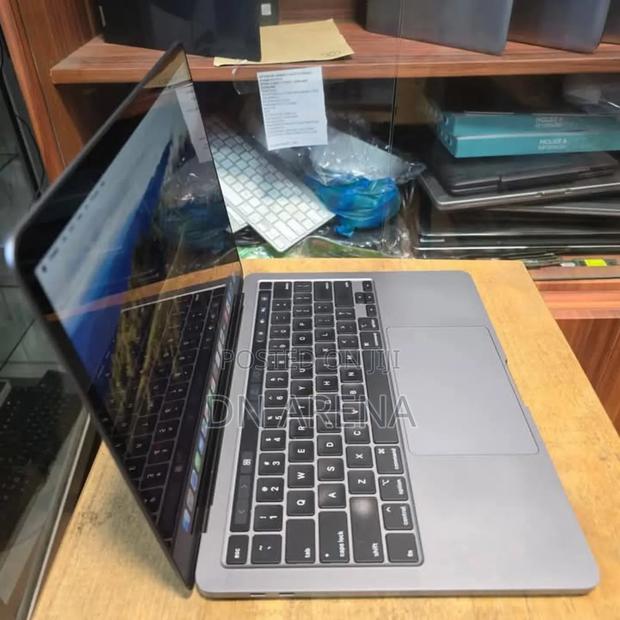 Laptop Apple MacBook Pro 2020 16GB Intel Core I5 SSD 1T · Photo 2