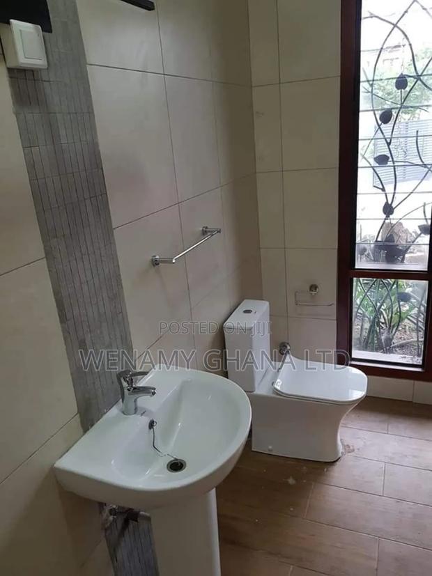 Furnished 4bdrm House in Community 25, Tema Metropolitan for sale · Photo 2