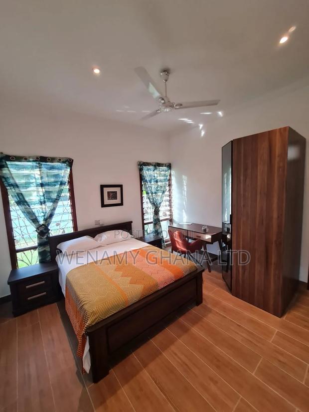 Furnished 4bdrm House in Community 25, Tema Metropolitan for sale · Photo 5