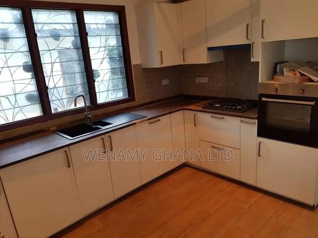 Furnished 4bdrm House in Community 25, Tema Metropolitan for sale · Photo 7