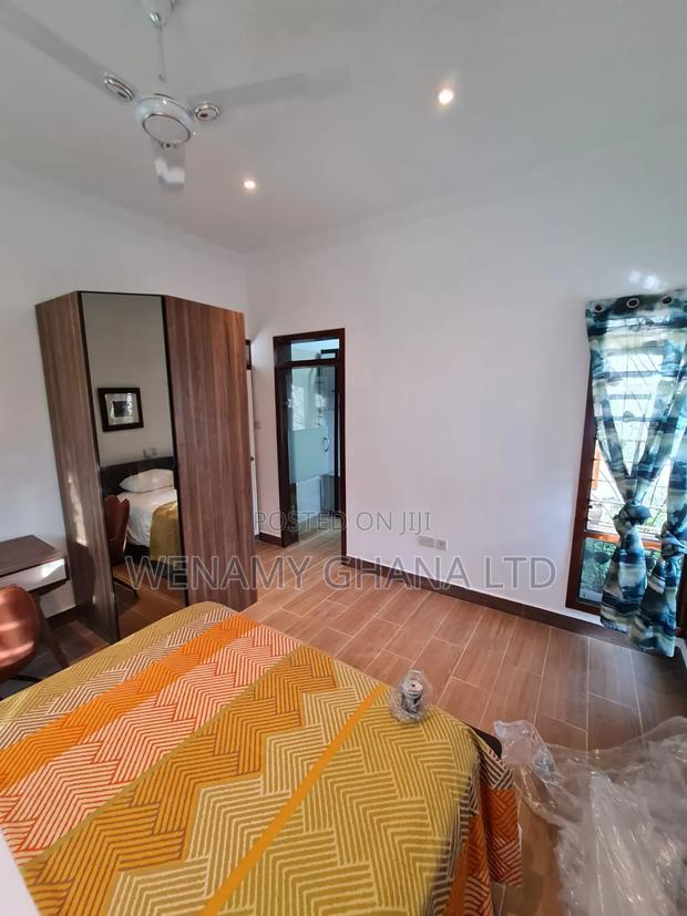 Furnished 4bdrm House in Community 25, Tema Metropolitan for sale · Photo 8