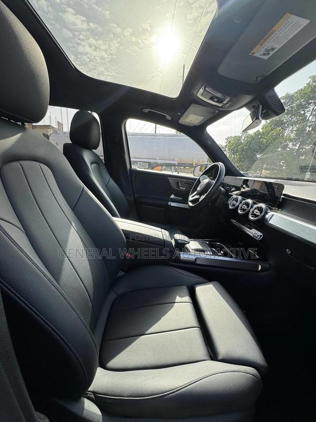 Mercedes-Benz GLB-Class GLB 250 4MATIC 2020 Gray · Photo 3