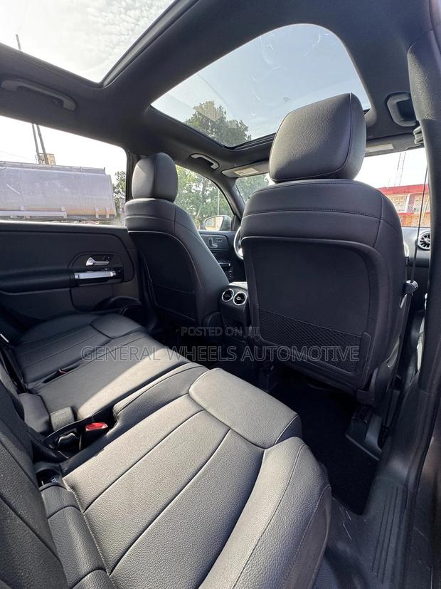 Mercedes-Benz GLB-Class GLB 250 4MATIC 2020 Gray · Photo 4