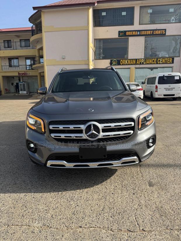 Mercedes-Benz GLB-Class GLB 250 4MATIC 2020 Gray · Photo 2
