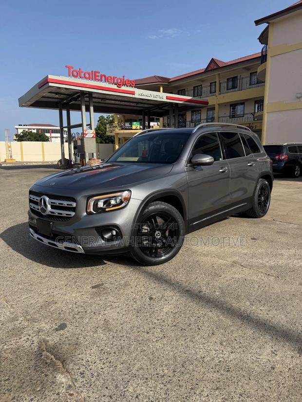 Mercedes-Benz GLB-Class GLB 250 4MATIC 2020 Gray · Photo 6
