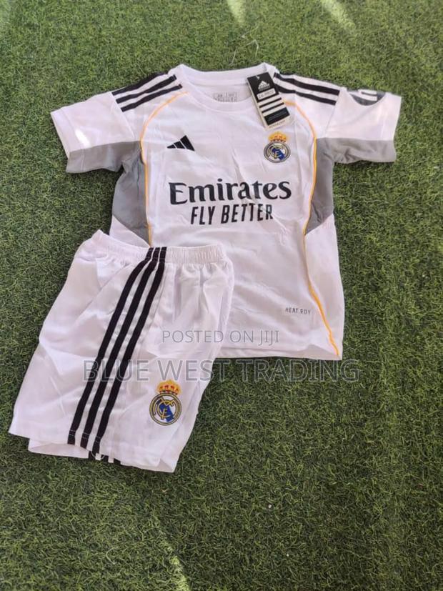 Real Madrid 2025/2026 Home Jersey For Kids · Photo 2