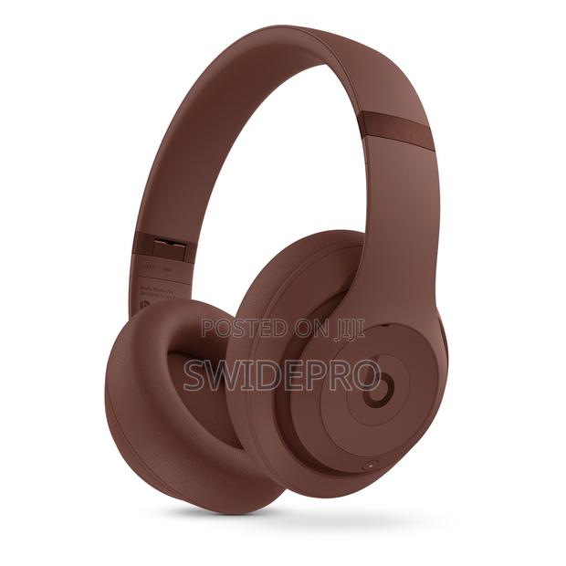 Beats Studio Pro Headphones · Photo 1
