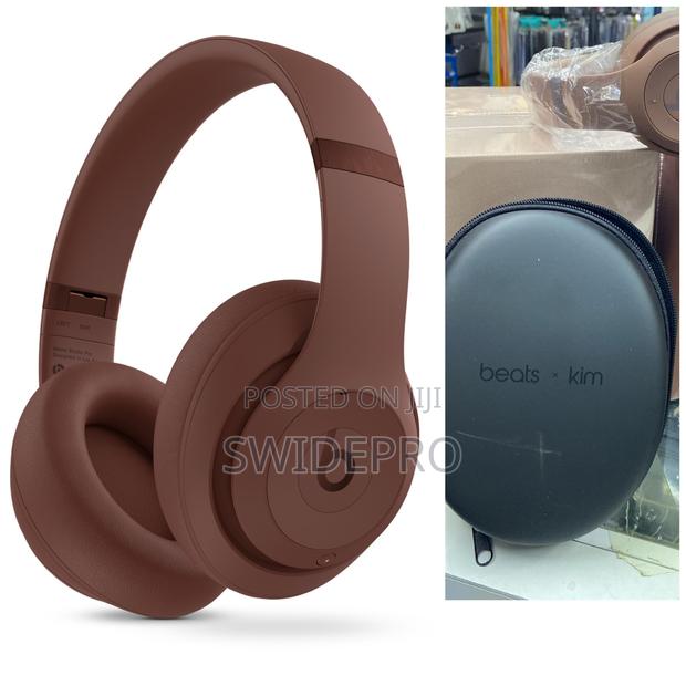 Beats Studio Pro Headphones · Photo 2