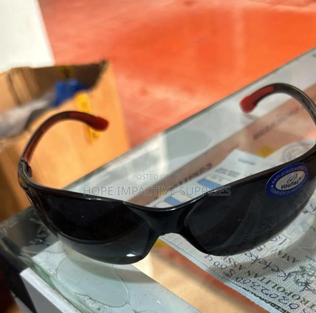 Vaultex Safety Spectacle - Plain [Complete Uv Protection&Anti-scratch] · Photo 6