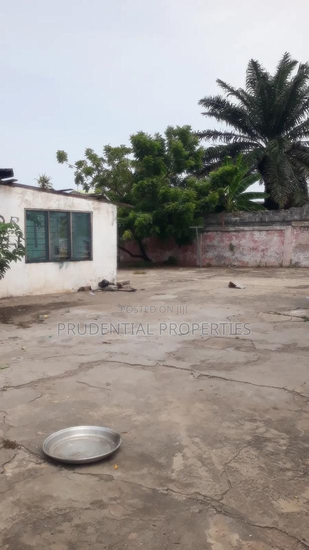 3bdrm House in Awudome Estate for sale · Photo 2