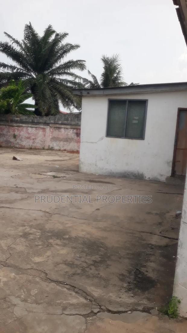 3bdrm House in Awudome Estate for sale · Photo 4