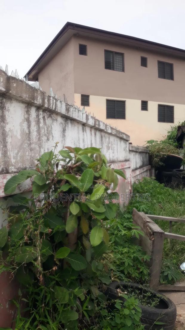 3bdrm House in Awudome Estate for sale · Photo 5
