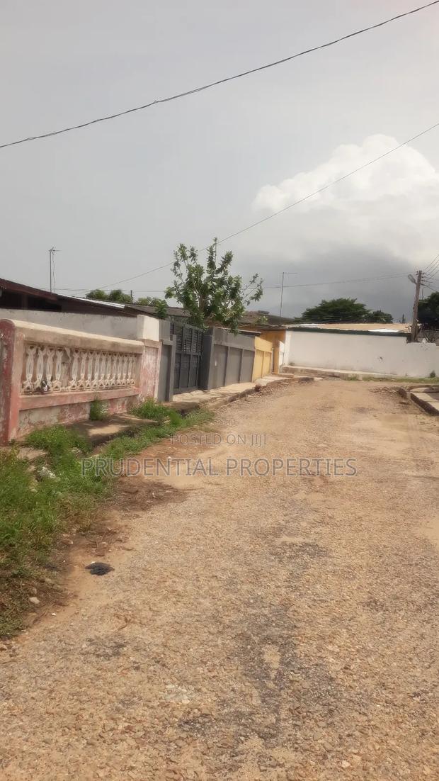 3bdrm House in Awudome Estate for sale · Photo 7