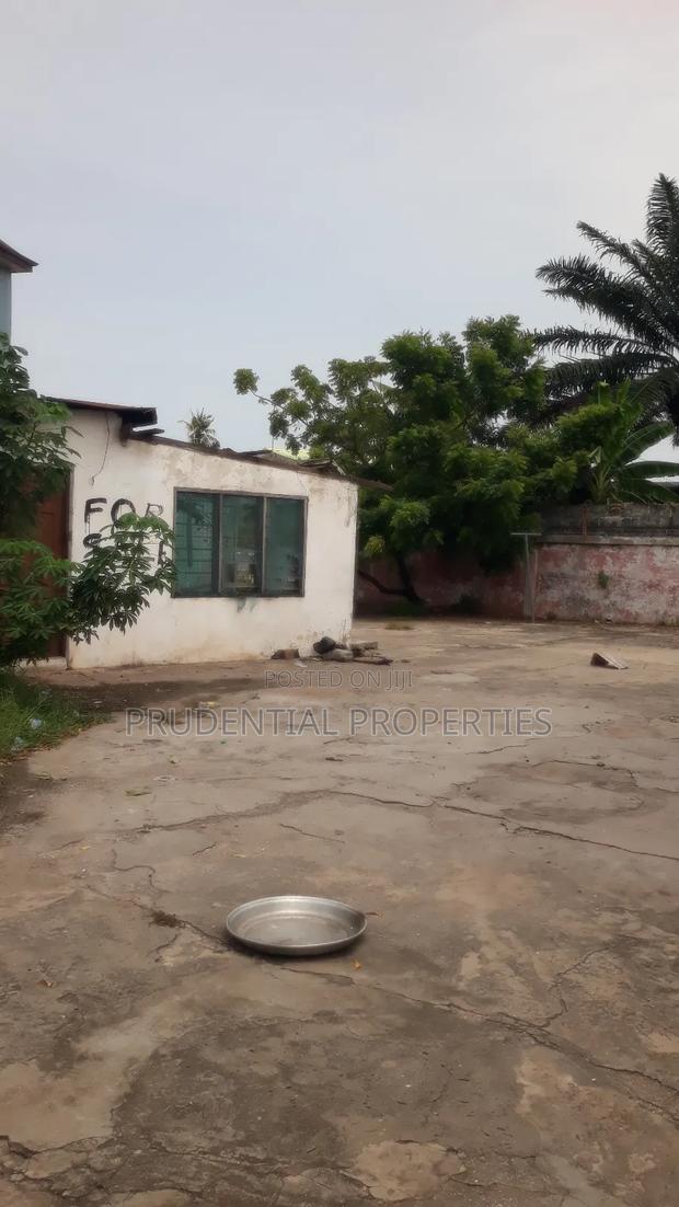 3bdrm House in Awudome Estate for sale · Photo 8