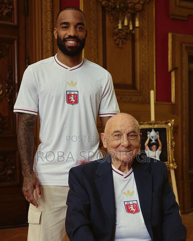 Olympique Lyonnais 75th Anniversary Jersey · Photo 1