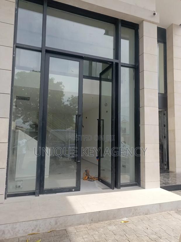 Shop to Let in Cantonment · Photo 1