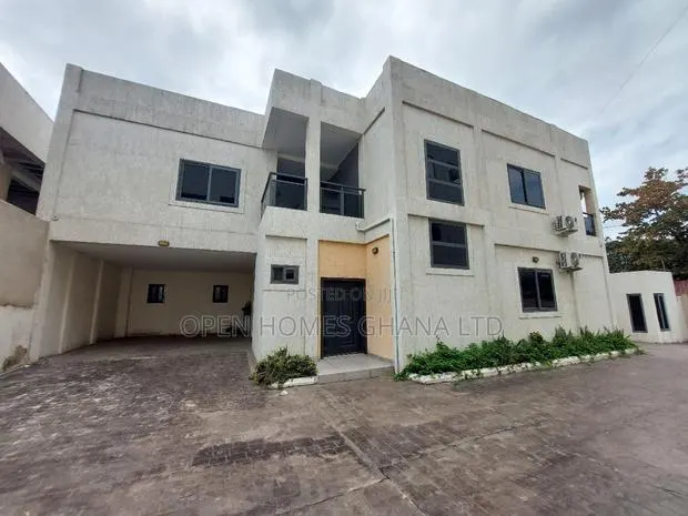 Office Building for Rent in Airport Residential Area · Photo 1