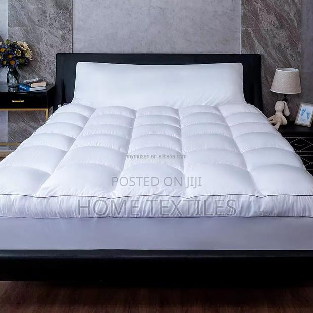 Soft and Comfortable Mattress Topper for King and Queen Size · Photo 1