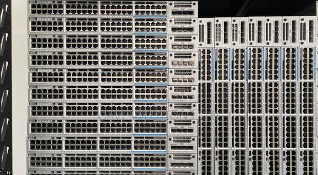 Cisco Catalyst 3850 48port Upoe+ · Photo 4