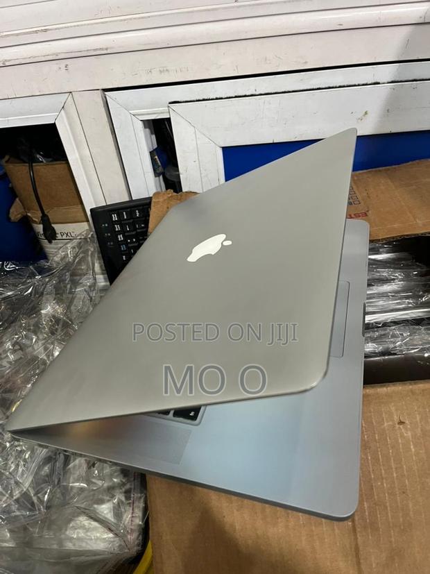 Laptop Apple MacBook Pro 2015 16GB Intel Core I7 SSD 256GB · Photo 3