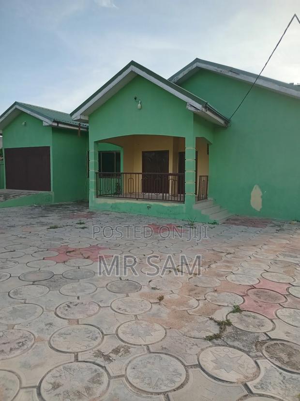 5bdrm House in Tuba Road, Ga South Municipal for rent · Photo 1