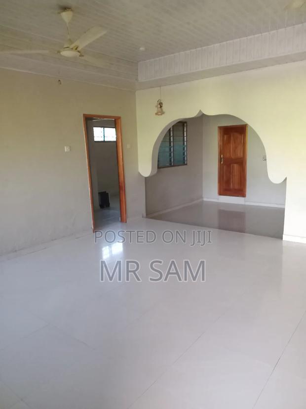 5bdrm House in Tuba Road, Ga South Municipal for rent · Photo 7