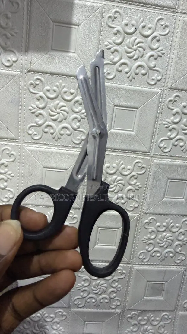 Emergency Scissors or Shears · Photo 1