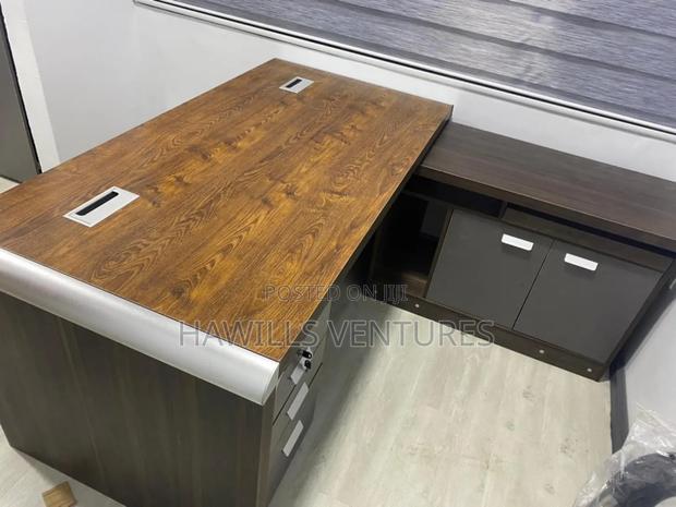 Unique Executive Desk With Chair · Photo 2