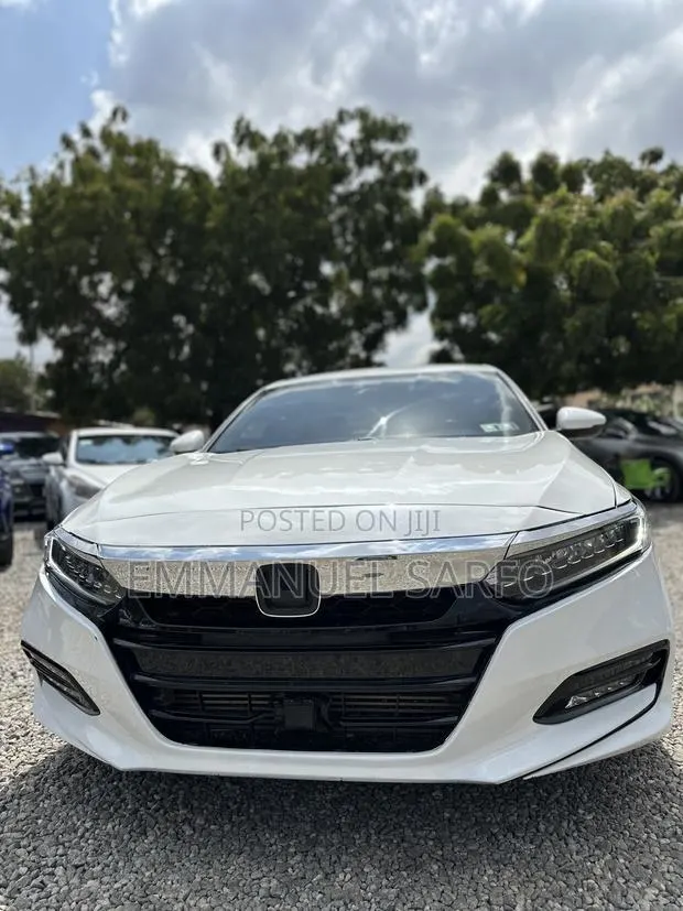 Honda Accord Touring 2.0T 2018 White · Photo 1