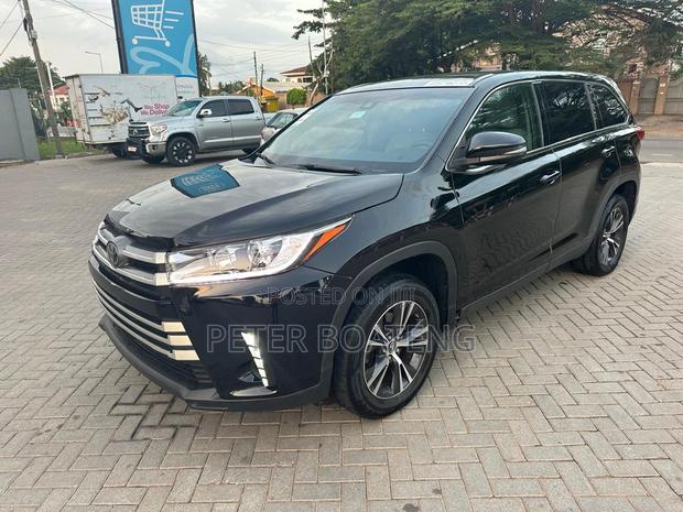 Toyota Highlander LE 2019 Black · Photo 3