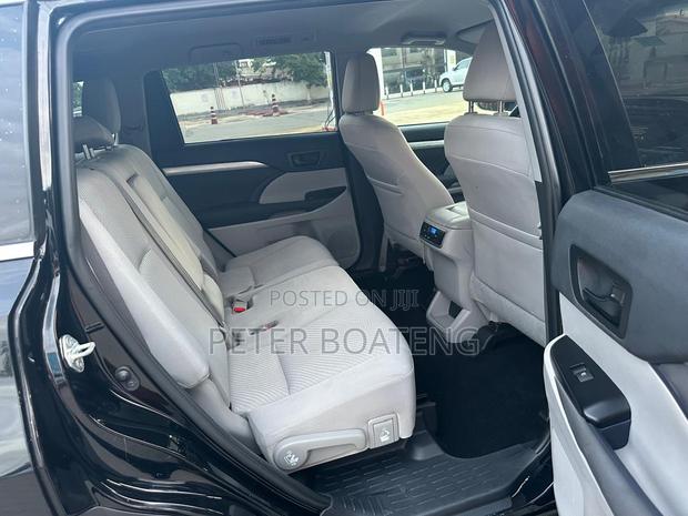 Toyota Highlander LE 2019 Black · Photo 4