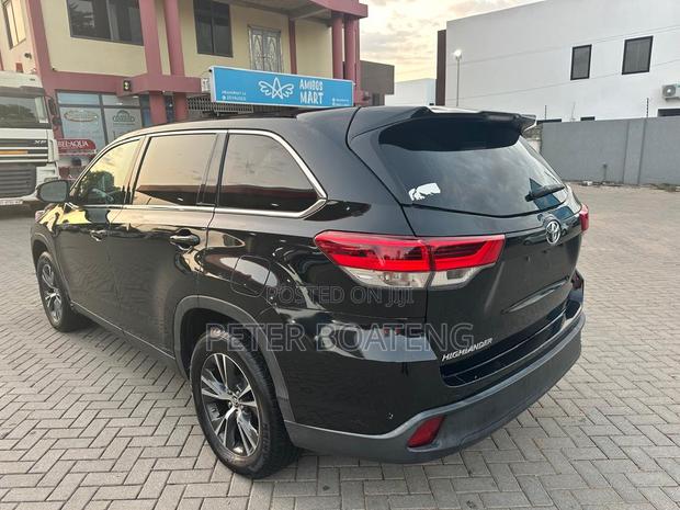 Toyota Highlander LE 2019 Black · Photo 5