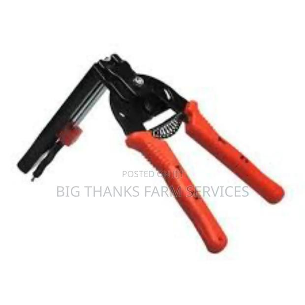 Mesh Pliers And Clips For Cage Construction · Photo 1