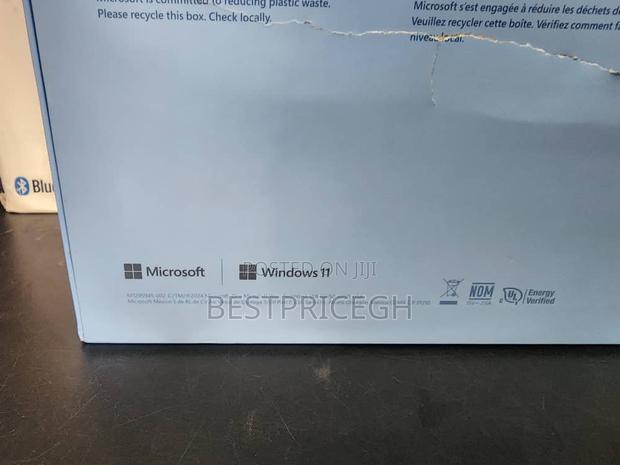 New Microsoft Surface Pro 11th Edition, a Copilot+ PC 16GB SSD 512GB · Photo 2