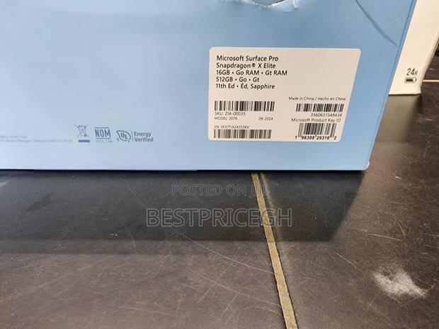 New Microsoft Surface Pro 11th Edition, a Copilot+ PC 16GB SSD 512GB · Photo 3