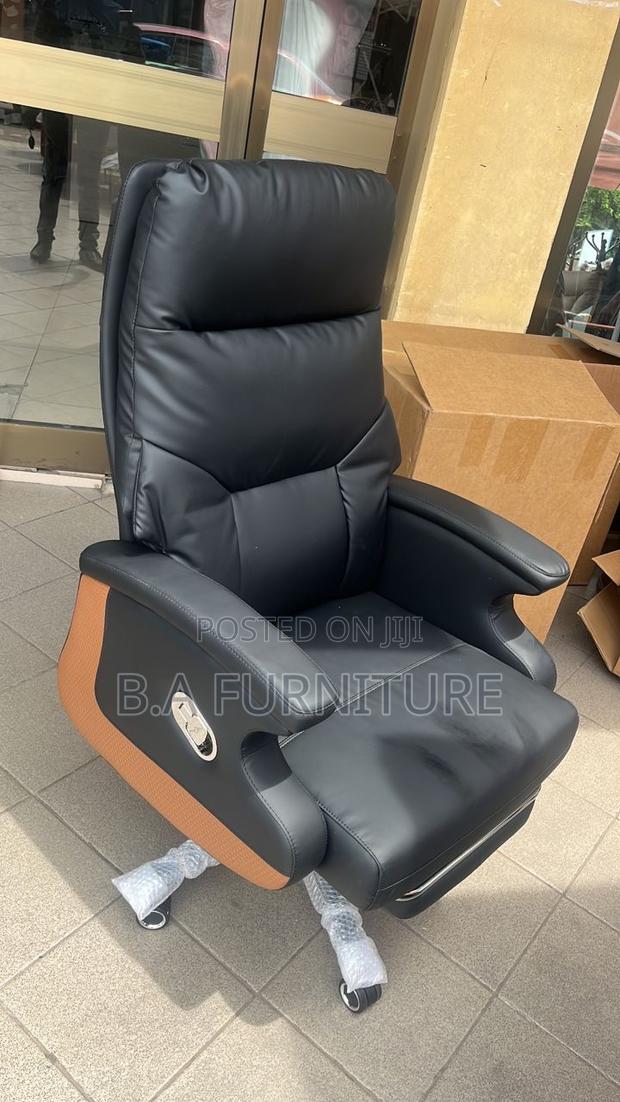 Office Chair- Black Executive · Photo 1