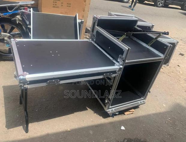 Bl 16u Amplifier Rack Case/ Road/ Flight Case With L/R Table · Photo 2