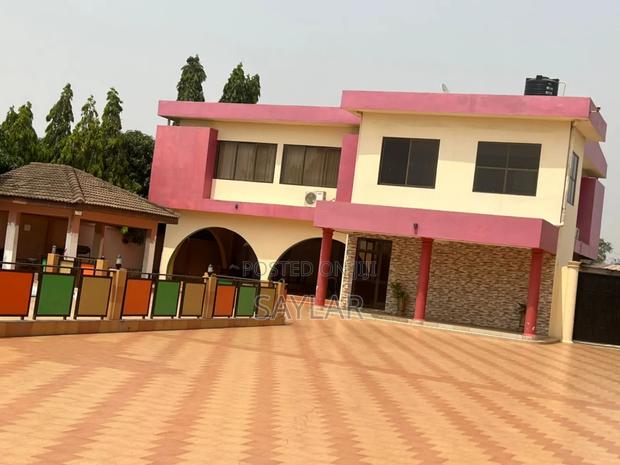 A Fairly Used Hotel on Hot Sale Tema Comm5 · Photo 2