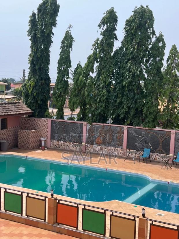 A Fairly Used Hotel on Hot Sale Tema Comm5 · Photo 3
