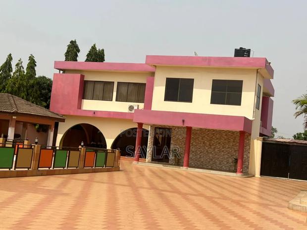 A Fairly Used Hotel on Hot Sale Tema Comm5 · Photo 4