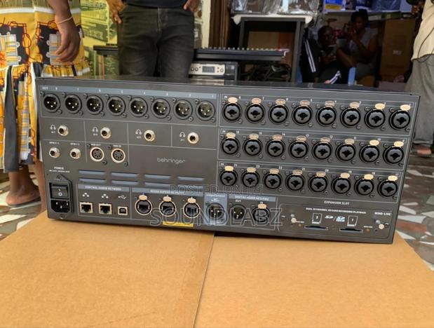 Behringer Wing Rack · Photo 2