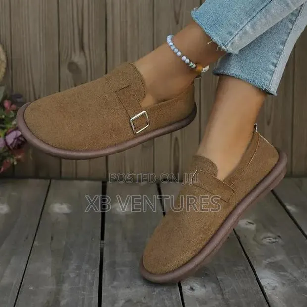 Fashion Ladies Flat Shoes · Photo 1