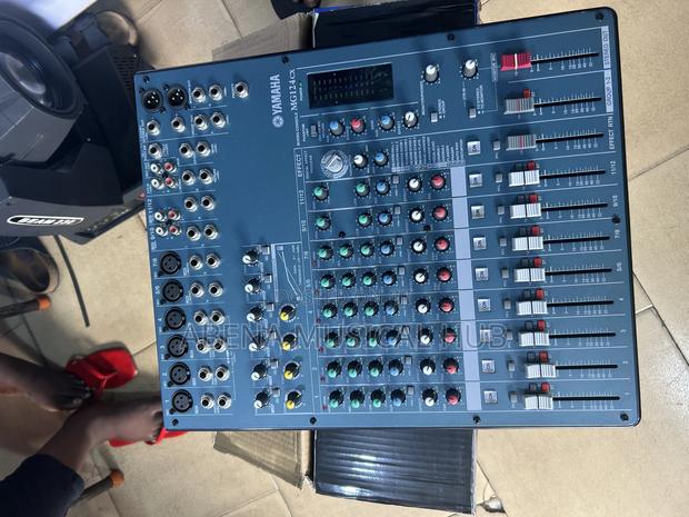 Yamaha Mg16ccx 12 Channel Mixer · Photo 2