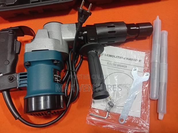 Ecoolmax 220v Demolition Hammer Industrial Strength · Photo 1