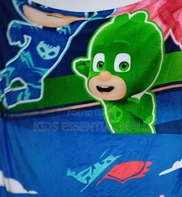 Blanket for Children With Cartoon Characters · Photo 4