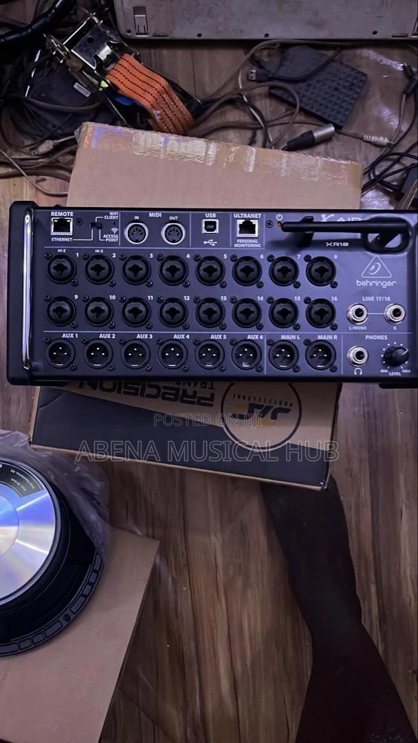 Behringer Digital Mixer · Photo 1