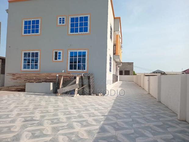 8bdrm Apartment in Tema Metropolitan for sale · Photo 2