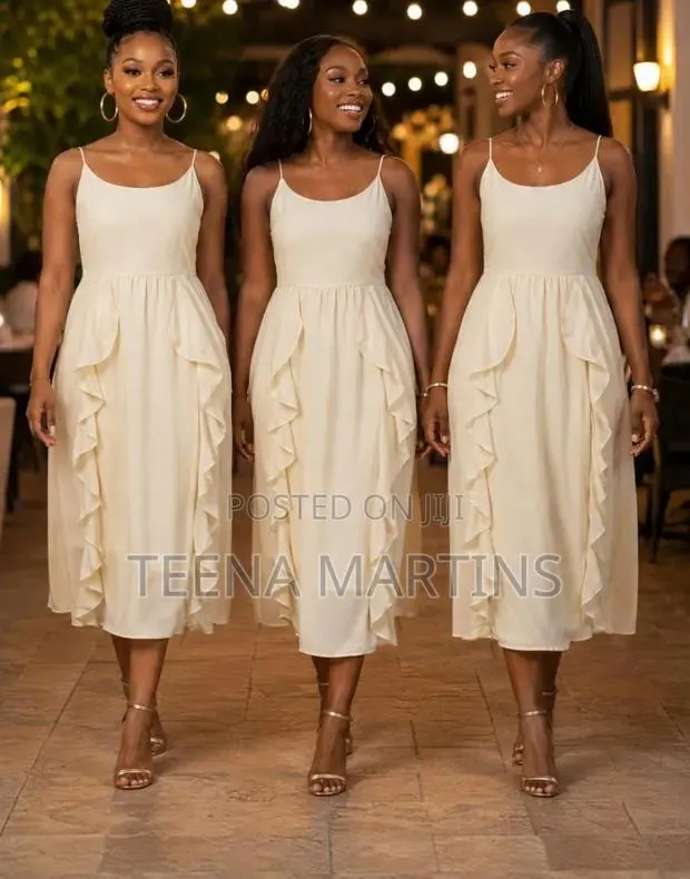 Sleeveless Straight Dress · Photo 1