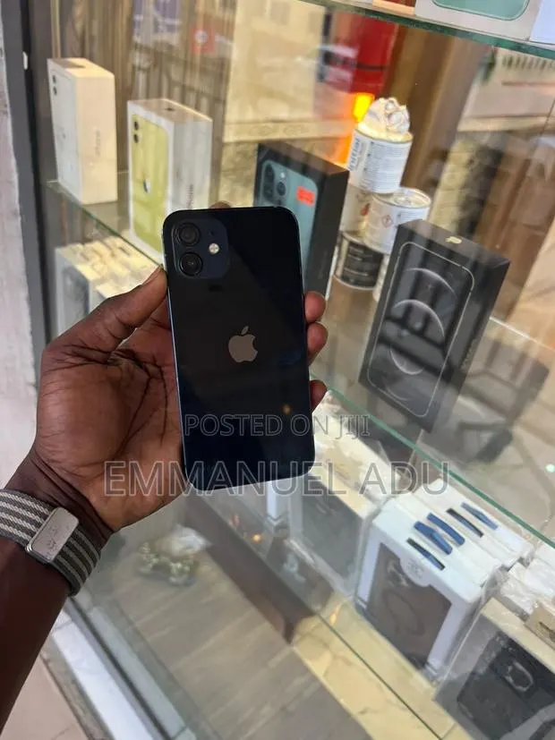 Apple iPhone 12 64 GB Black · Photo 1