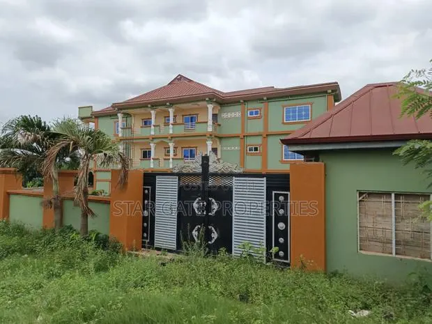 20bdrm House in 39 Bedrooms House, Kumasi Metropolitan for sale · Photo 1